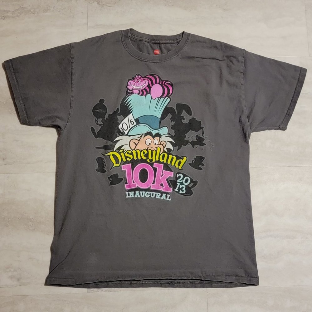 Disneyland 10K 2013 Inaugural Mad Hatter Hanes Large T-Shirt